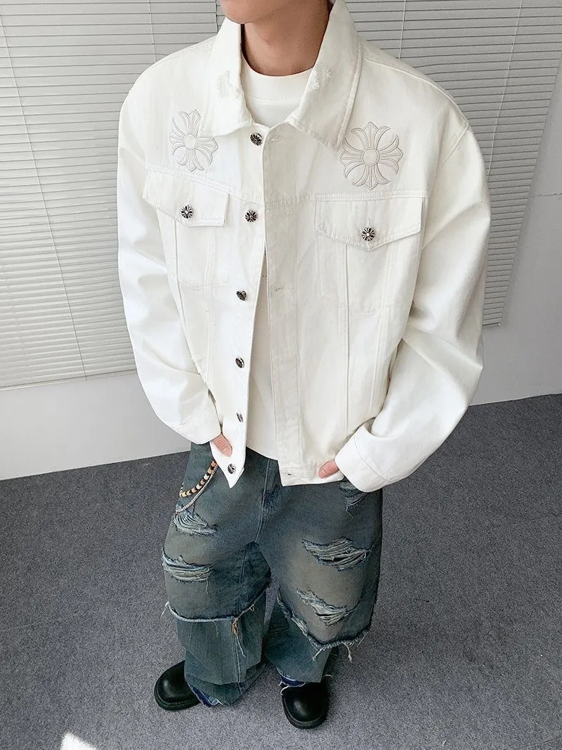 P270 💰 Chrome Hearts Chrome Hearts Cross-Patch Leather Embroidered Shirt Denim Jacket OS version can be worn by both men and women! The fabric is made of twill gauze cotton fabric! The texture is clear and smooth, not easy to wrinkle or fade! The embroidery process is complex and repetitive. There are more than 20 leather labels. It takes 6 repeated embroidery steps to complete the back body. The requirements for the embroidery machine are very strict, and the distance is 45 cm! It won’t work if the spacing is too big, and it won’t work if it’s too small! We make clothes with care, and every detail must be restored one to one! The hardware is all carved and cast, and they are all genuine from the original factory! This piece of clothing consumes a lot of material, with more than 3 meters of material used for one piece of clothing! After the garment is made, it needs to be fixed at high temperature, washed at a water temperature of more than 70 degrees, and softened by adding softener to make the upper body softer and smoother! There is a flap on the sleeve that can be stored into short sleeves! Make it fit that understanding Color: Black White Size: S-M-L-XL